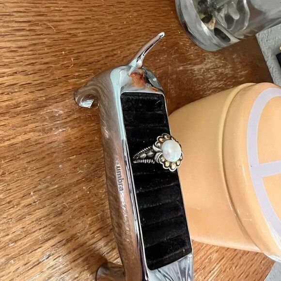 EUC Silver, Gold and Pearl Size 7 Flower Ring - Picture 3 of 6